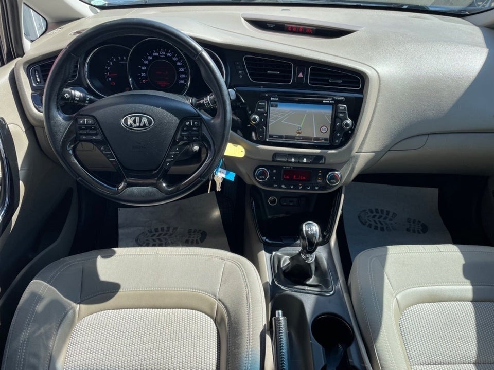 Kia Ceed 1,6 CRDi 128 Premium SW 5d