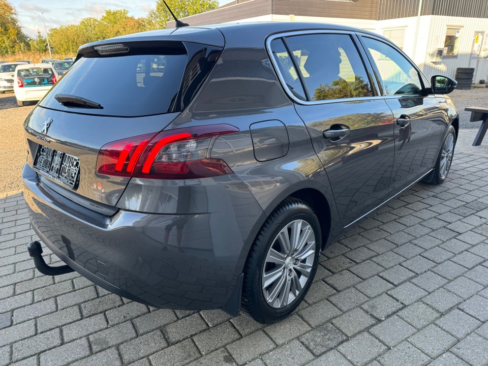 Peugeot 308 1,5 BlueHDi 130 Prestige Sky 5d