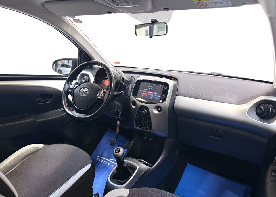 Toyota Aygo 1,0 VVT-i x-black 5d