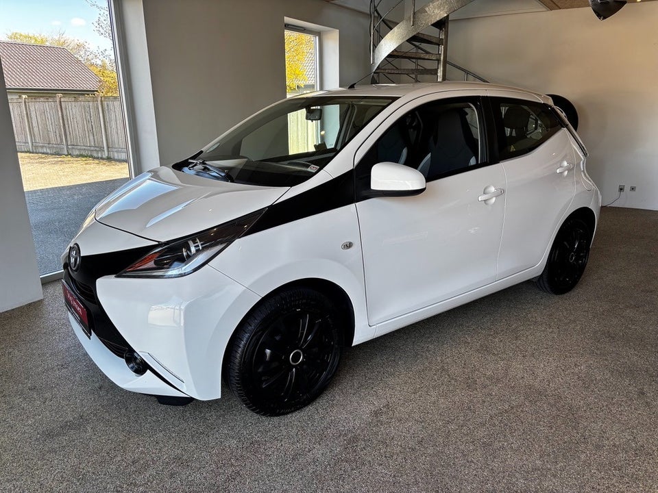 Toyota Aygo 1,0 VVT-i x-play x-shift 5d