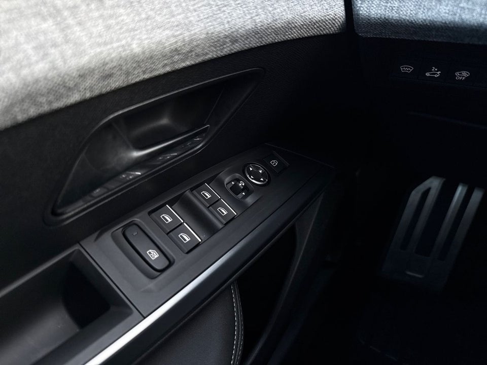 Peugeot e-3008 77 GT Pack 5d