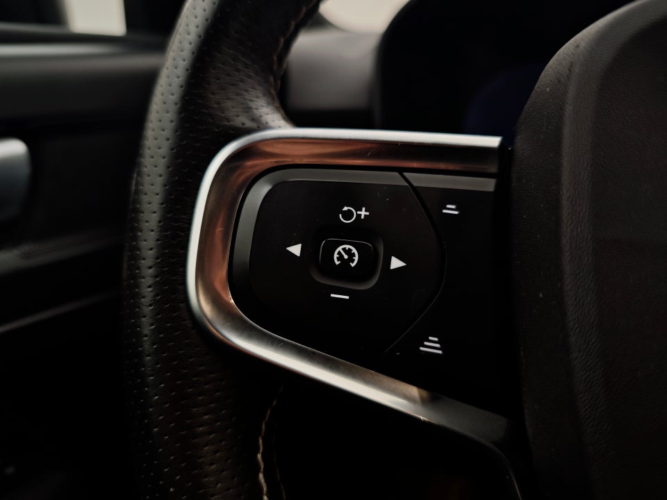 Volvo XC40 P8 ReCharge Twin R-Design 5d