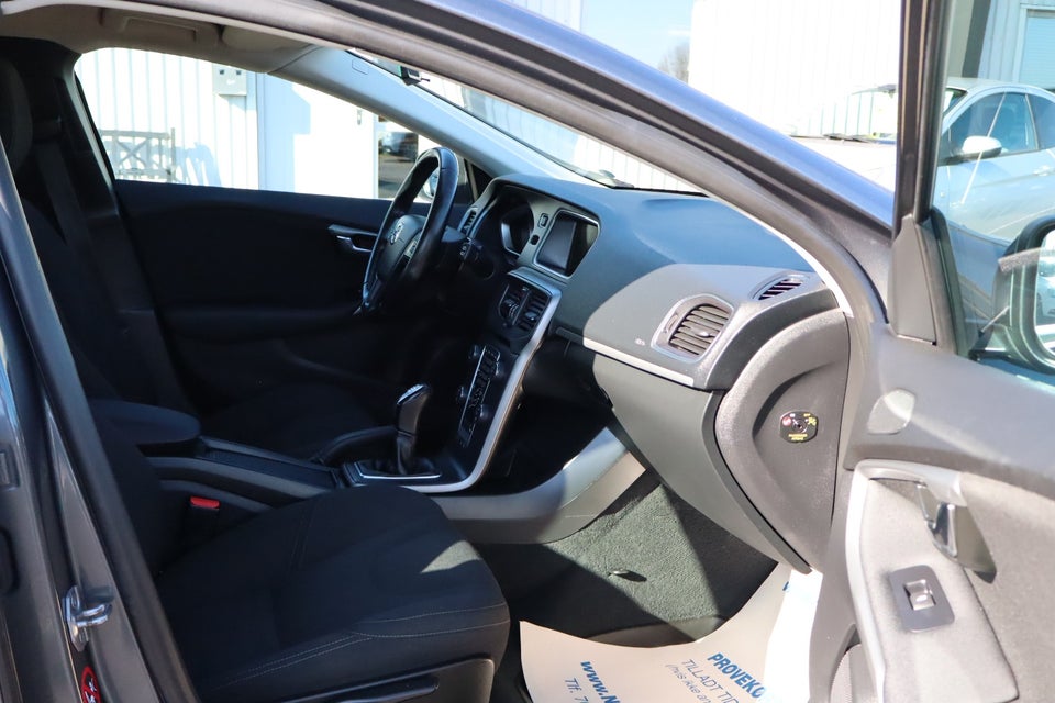 Volvo V40 1,6 D2 115 R-Design 5d