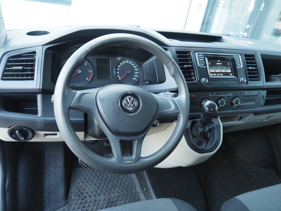 VW Transporter 2,0 TDi 102 Kassevogn kort