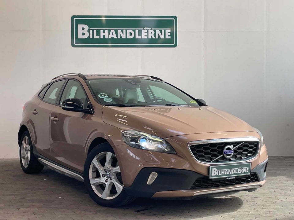 Volvo V40 CC 2,0 D3 150 Momentum 5d