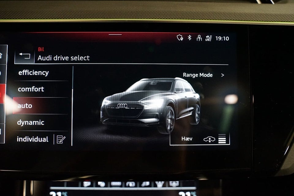 Audi Q8 e-tron 55 S-line quattro 5d