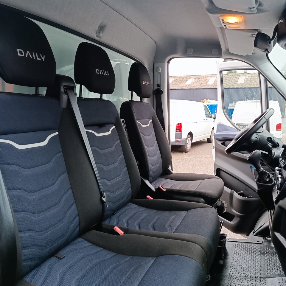 Iveco Daily 3,0 35S18 Box m/lift AG8 2d