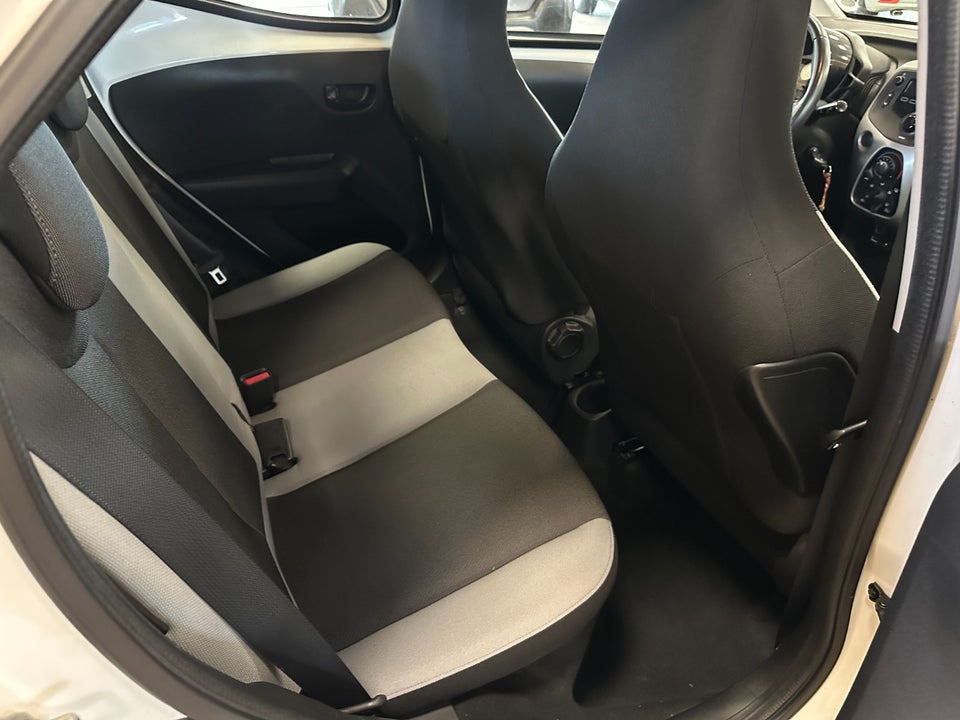 Toyota Aygo 1,0 VVT-i x-play 5d