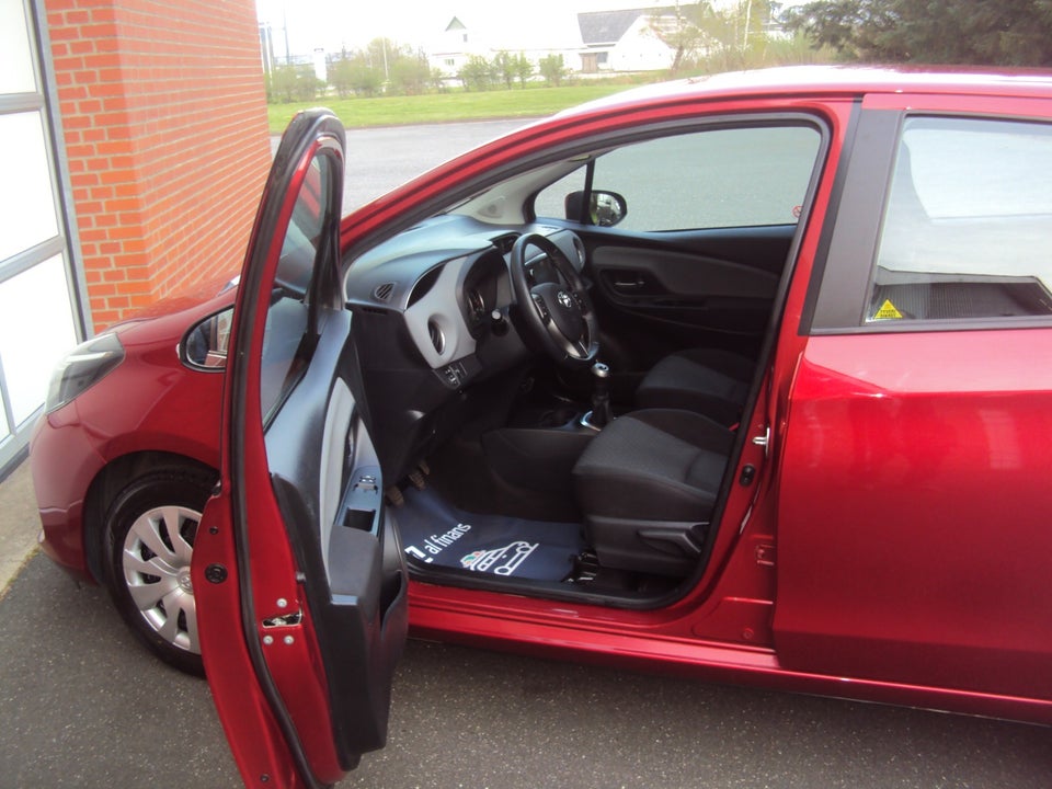 Toyota Yaris 1,0 VVT-i T2 5d