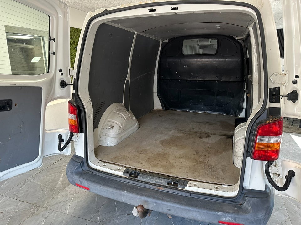 VW Transporter 2,5 TDi 130 kort 5d