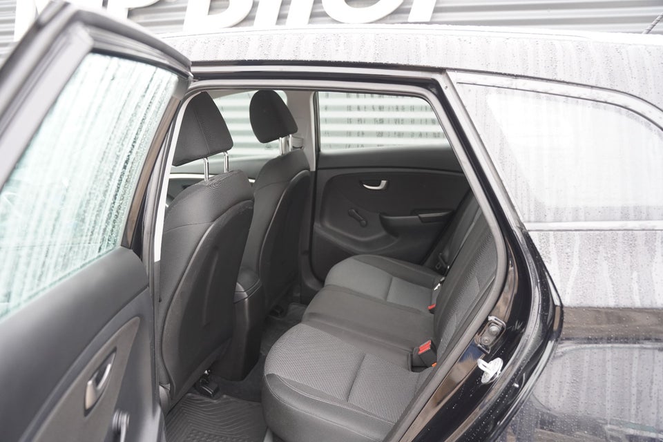 Hyundai i30 1,6 CRDi 110 Passion CW 5d