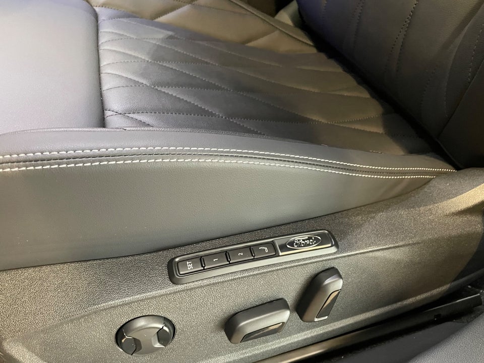 Ford Capri 82 Premium Extended Range 5d