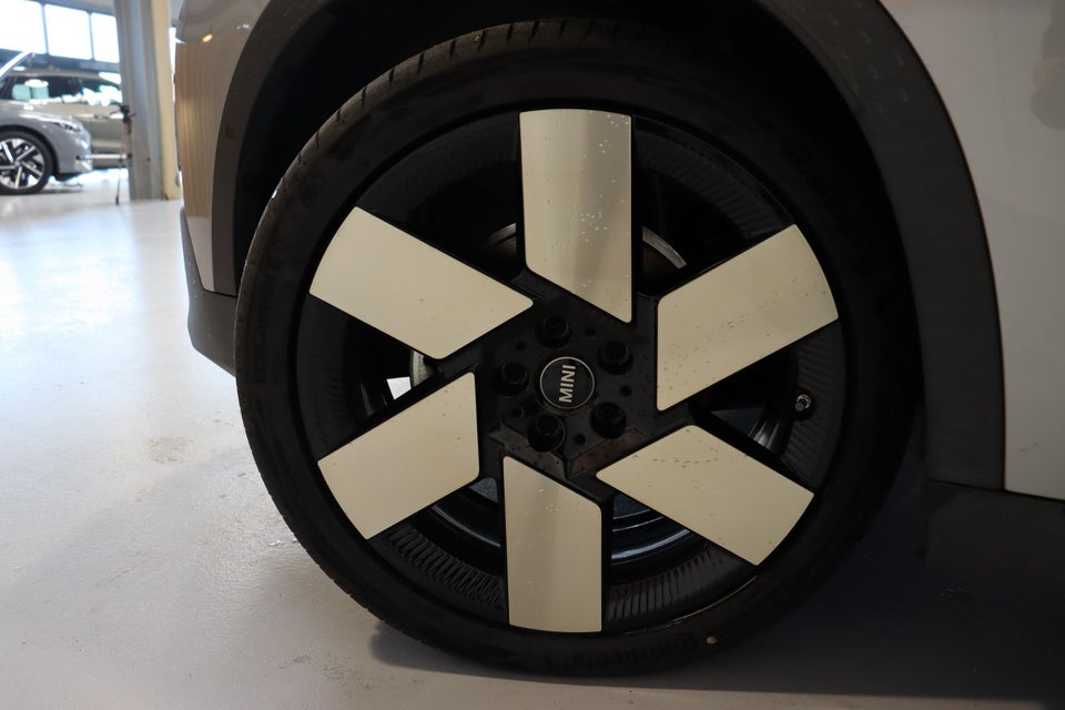 MINI Countryman E Essential Trim XS 5d