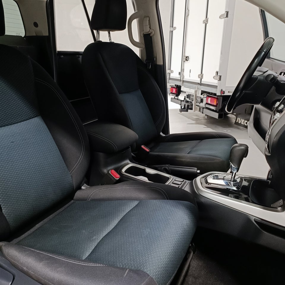 Nissan Navara 2,3 dCi 190 Db.Kab Tekna aut. 4d