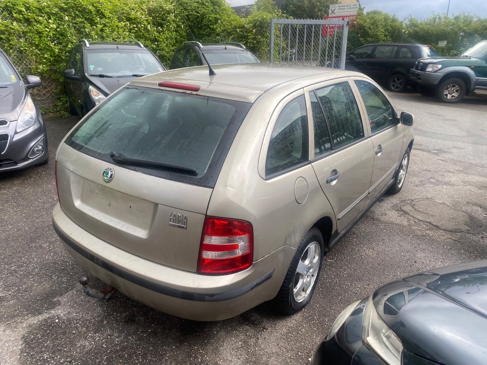 Skoda Fabia 1,4 16V 75 Ambiente Combi 5d
