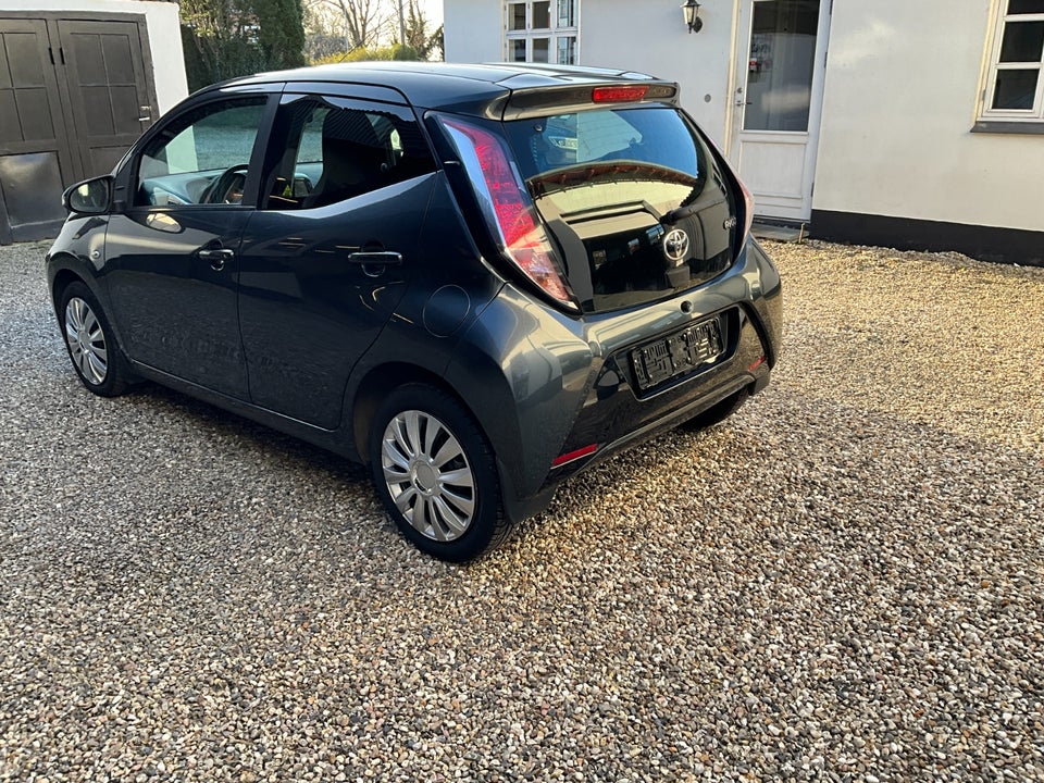 Toyota Aygo 1,0 VVT-i x-play 5d