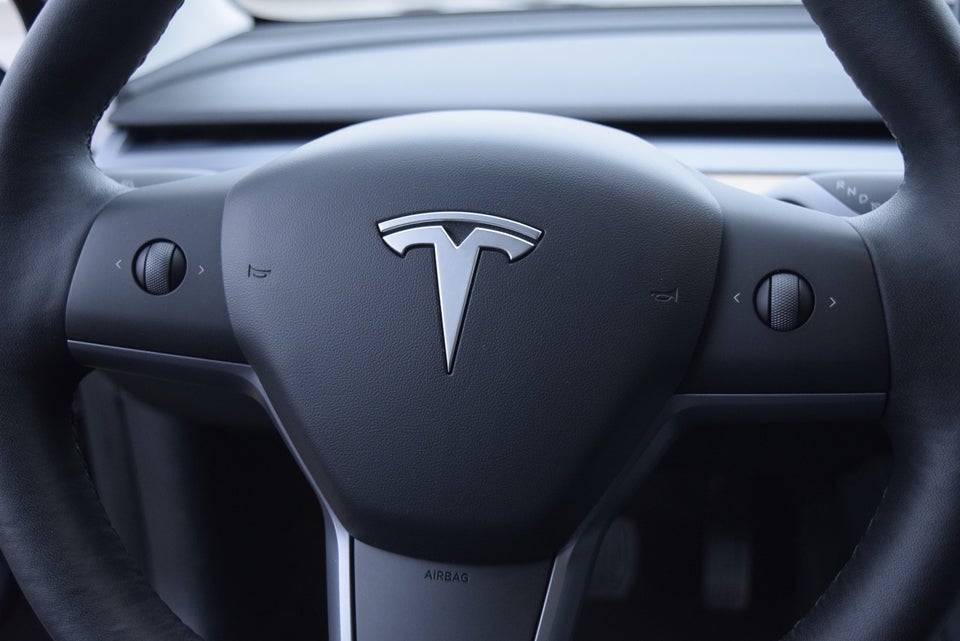 Tesla Model 3 Long Range AWD 4d