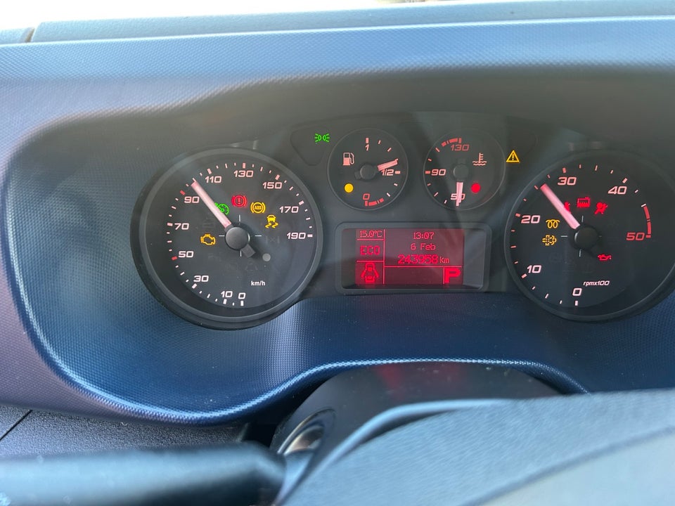 Iveco Daily 2,3 35S16 Alukasse m/lift AG8 2d