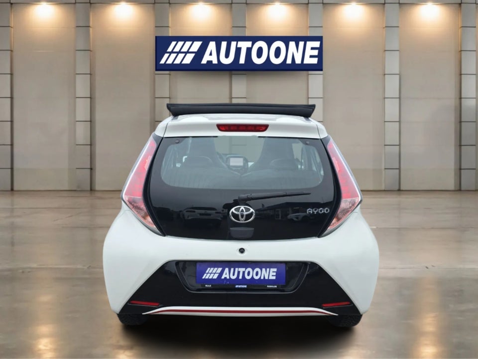 Toyota Aygo 1,0 VVT-i x-wave Sky 5d