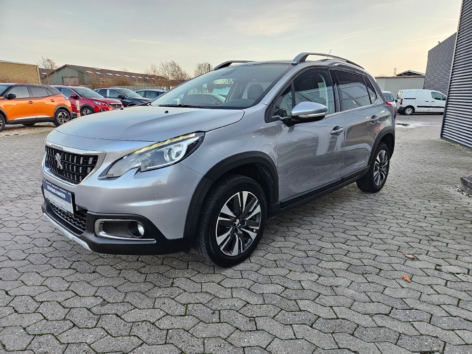 Peugeot 2008 1,2 PureTech 130 Selection Sky 5d