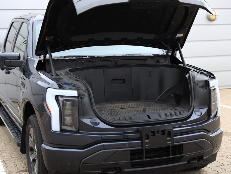 Ford F-150 Lightning Lariat Standard Range 4d