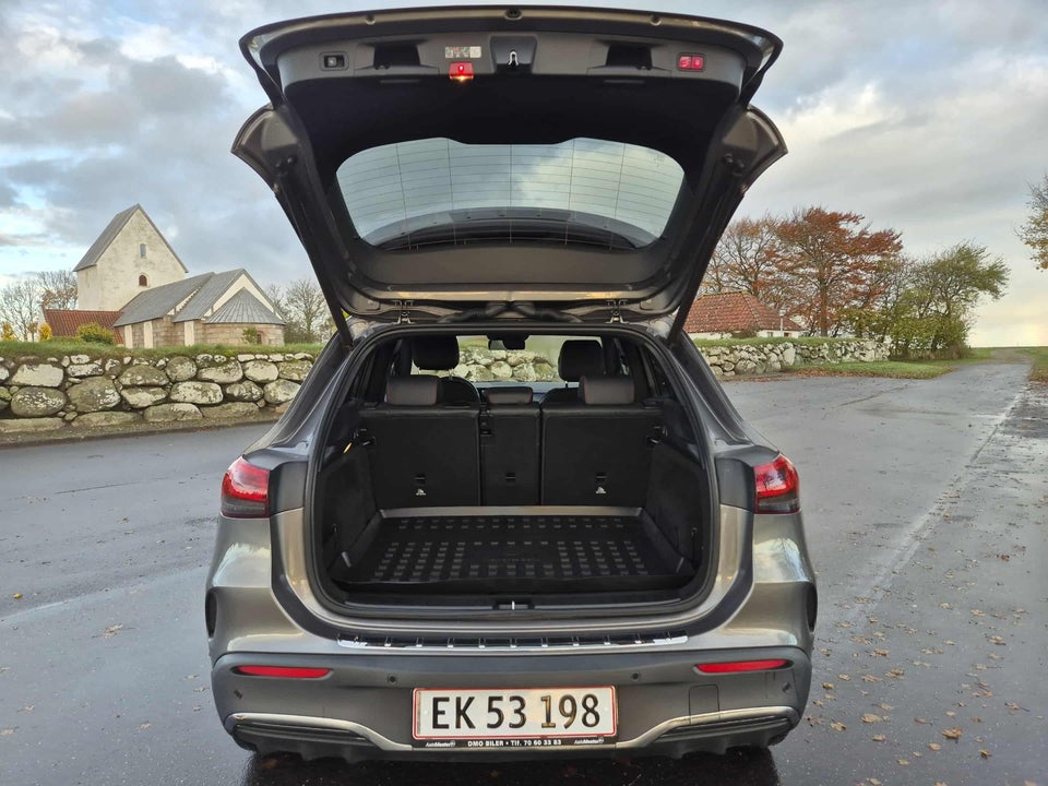 Mercedes EQA300 AMG Line 4Matic 5d