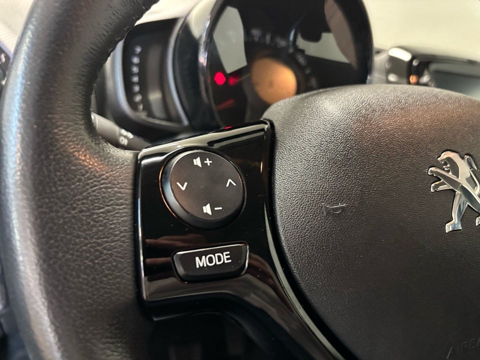 Peugeot 108 1,0 e-VTi 72 Selection Tech 5d