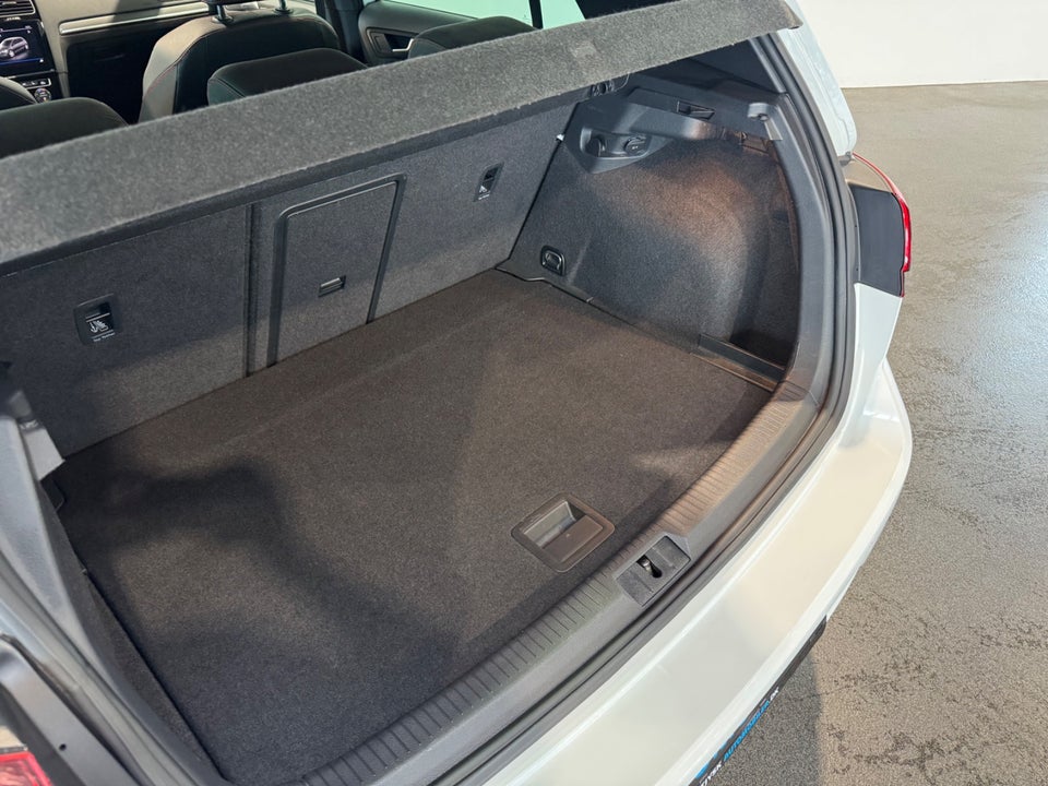VW Golf VII 2,0 GTi DSG 5d