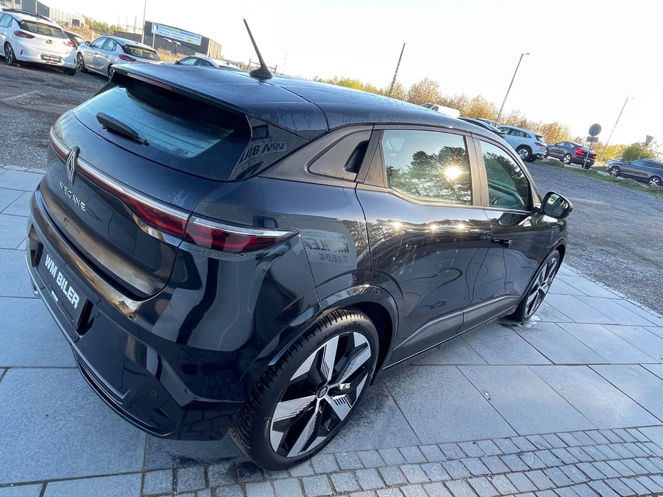Renault Megane E-Tech 40 Equilibre 5d