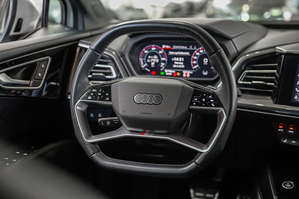 Audi Q4 e-tron 45 S-line quattro 5d