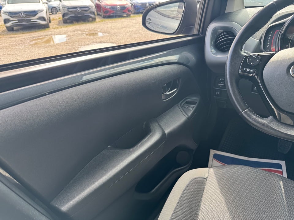 Toyota Aygo 1,0 VVT-i x-press x-shift 5d