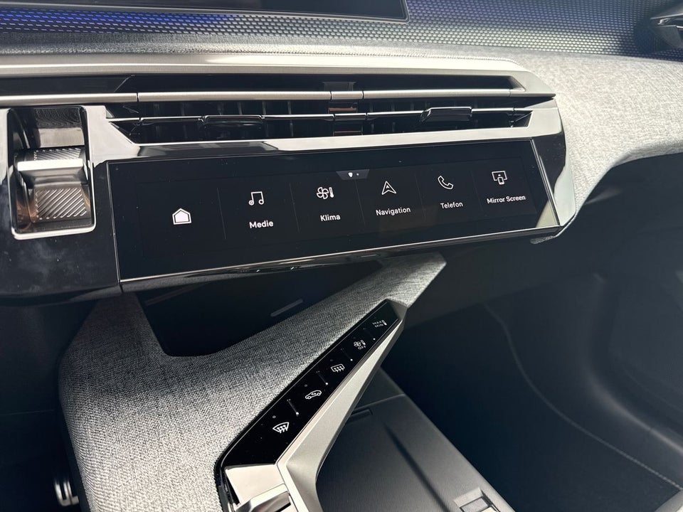 Peugeot e-3008 77 GT Pack 5d