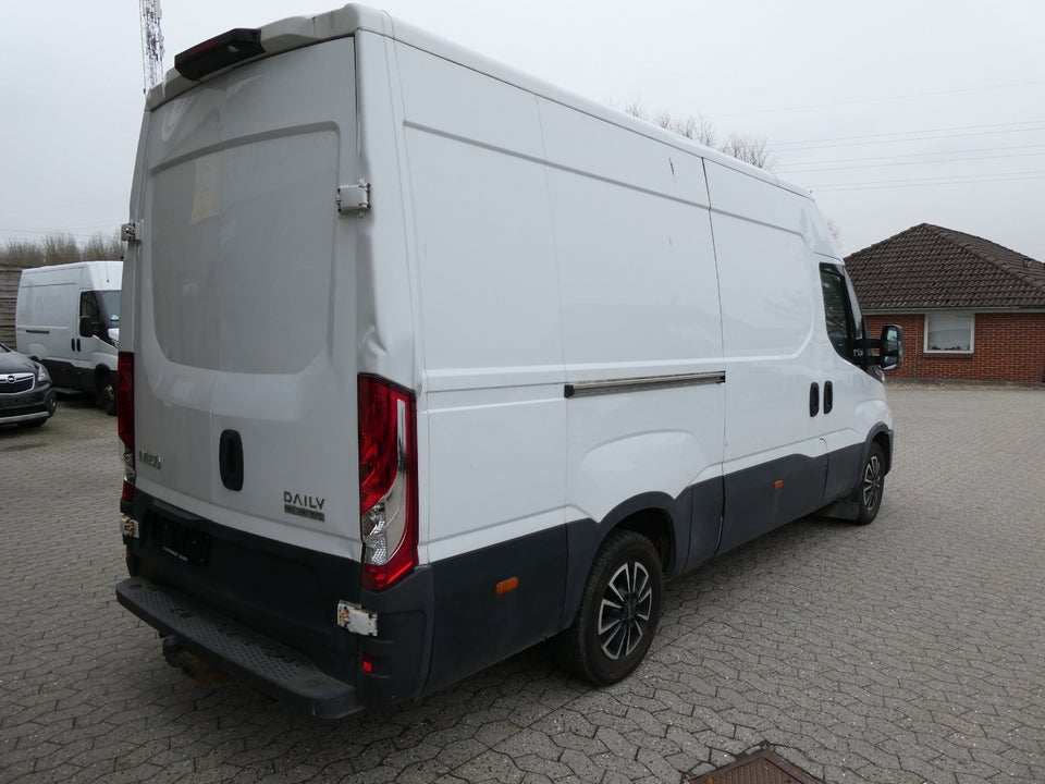 Iveco Daily 2,3 35S16 12m³ Van AG8