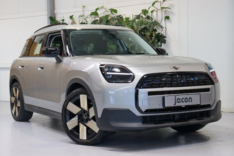 MINI Countryman E Essential Trim XS 5d