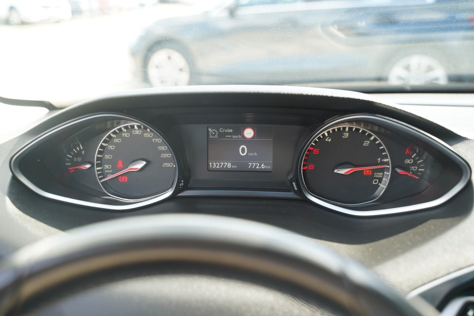 Peugeot 308 1,5 BlueHDi 130 Allure+ Sky SW 5d