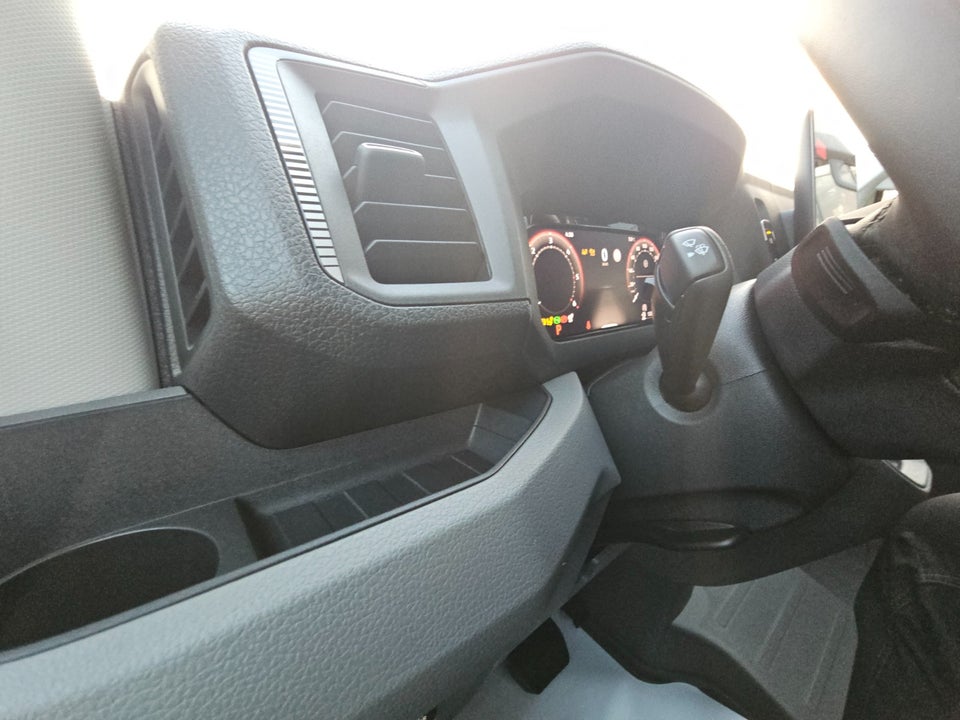 MAN TGE 2,0 3.180 L4 Box m/lift aut. FWD