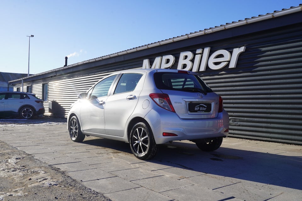 Toyota Yaris 1,0 VVT-i T2 5d