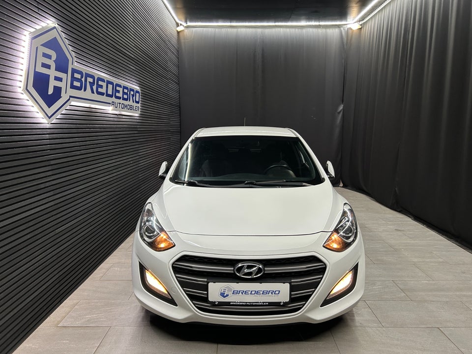 Hyundai i30 1,6 CRDi 110 EM-Edition 5d