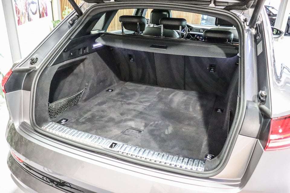 Audi e-tron 55 quattro 5d