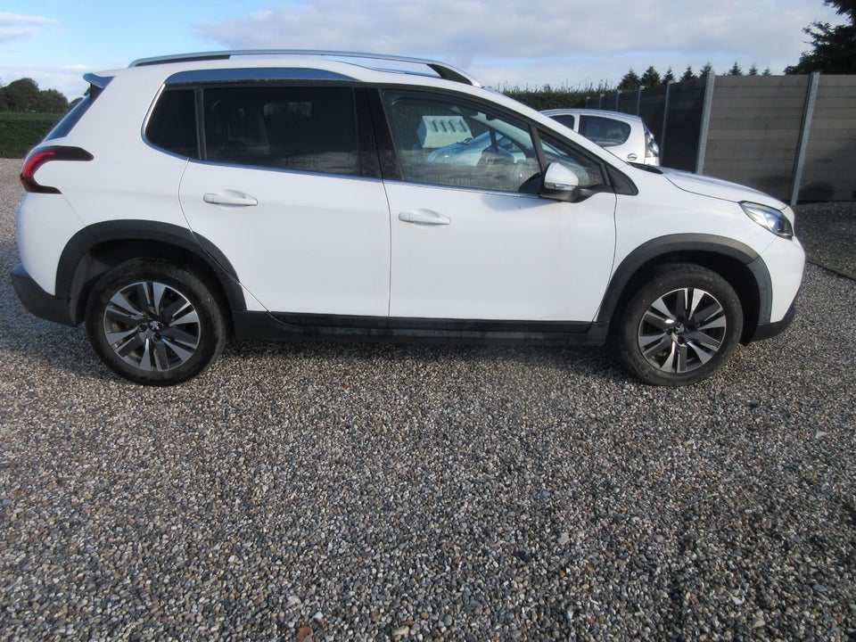 Peugeot 2008 1,2 PureTech 130 Allure Sky 5d