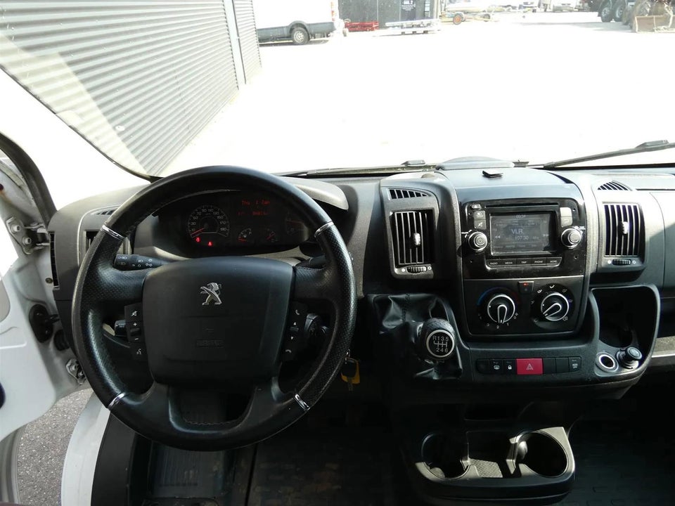 Peugeot Boxer 330 2,0 BlueHDi 130 L2H2 Premium