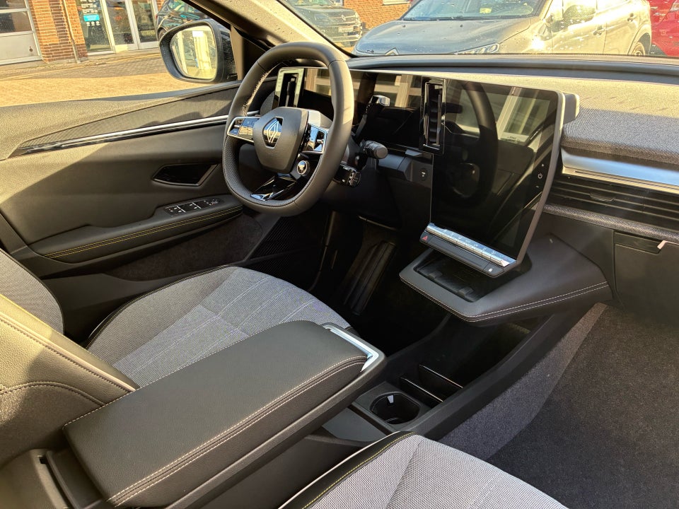 Renault Megane E-Tech 60 Techno+ 5d