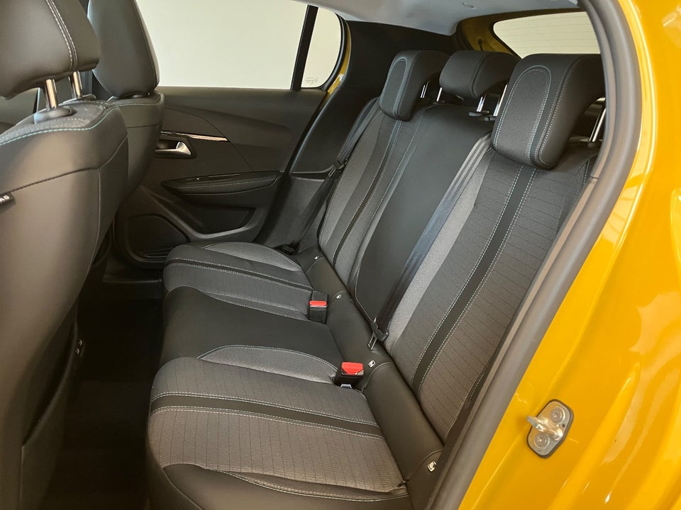 Peugeot 208 1,2 PureTech 100 Allure Sky 5d