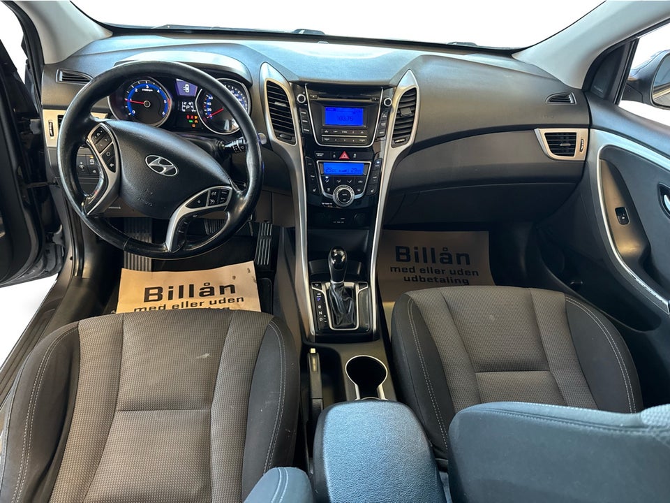 Hyundai i30 1,6 CRDi 110 Premium CW DCT 5d