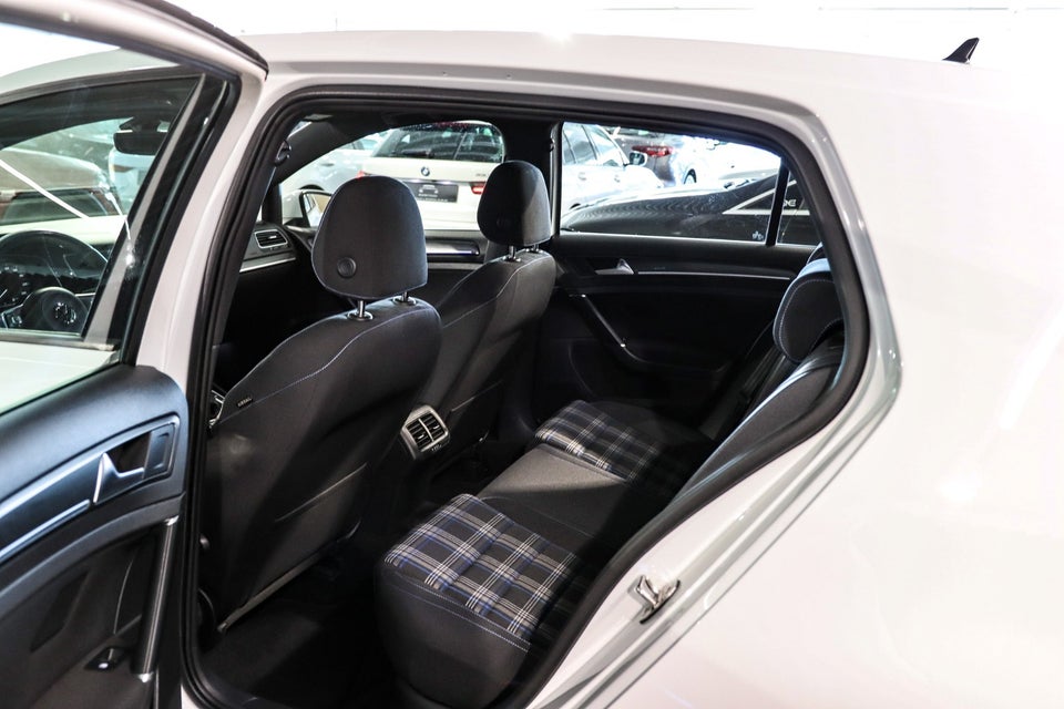 VW Golf VII 1,4 GTE DSG 5d