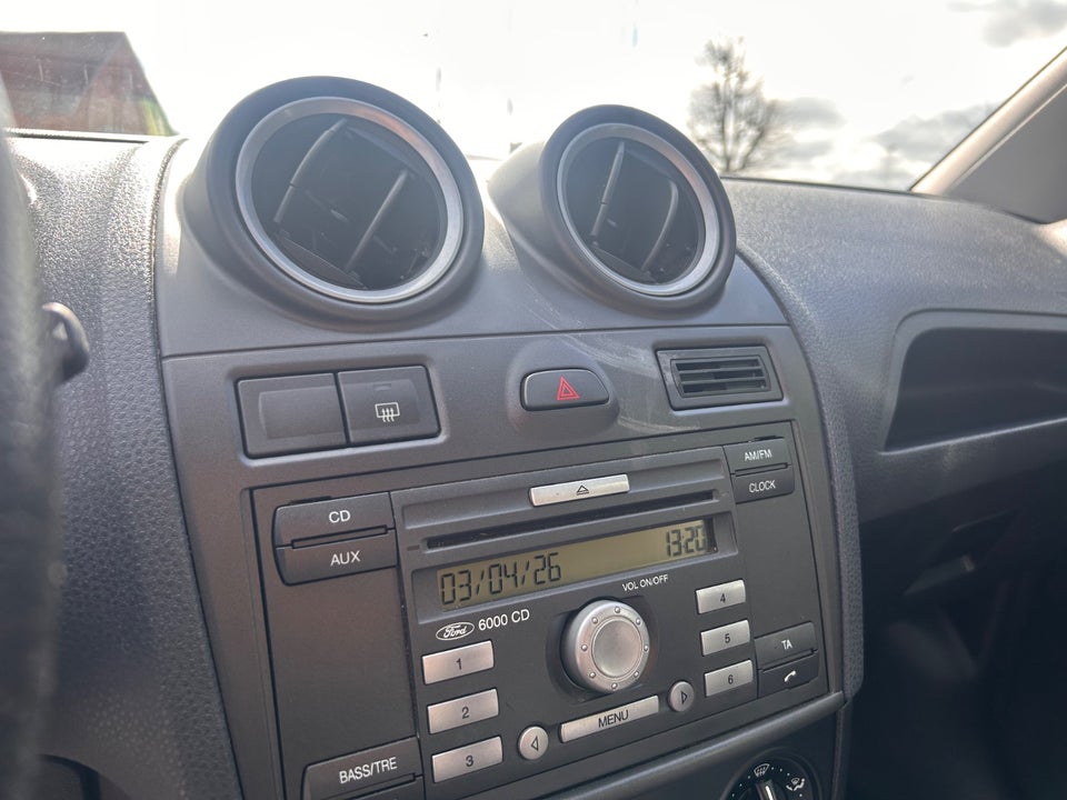 Ford Fiesta 1,4 Ambiente 5d