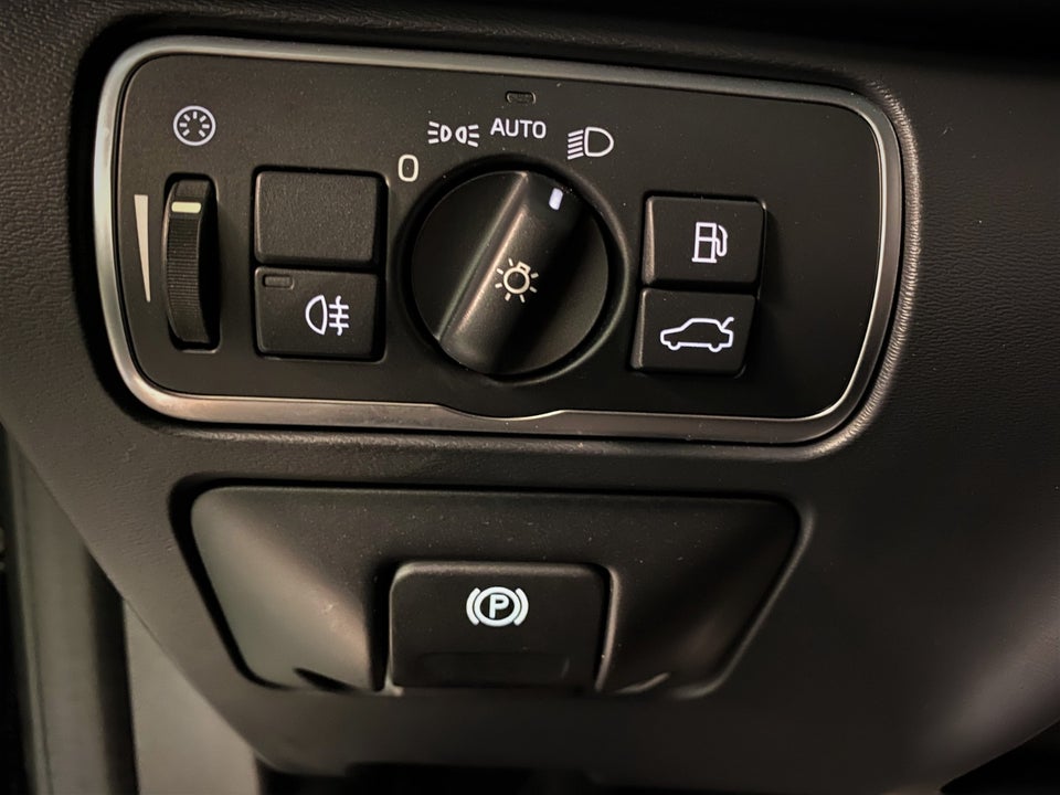 Volvo XC60 2,0 D4 181 R-Design aut. 5d
