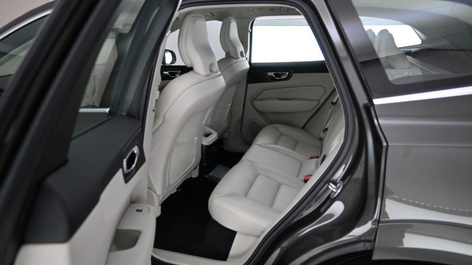 Volvo XC60 2,0 T8 ReCharge Inscription aut. AWD 5d