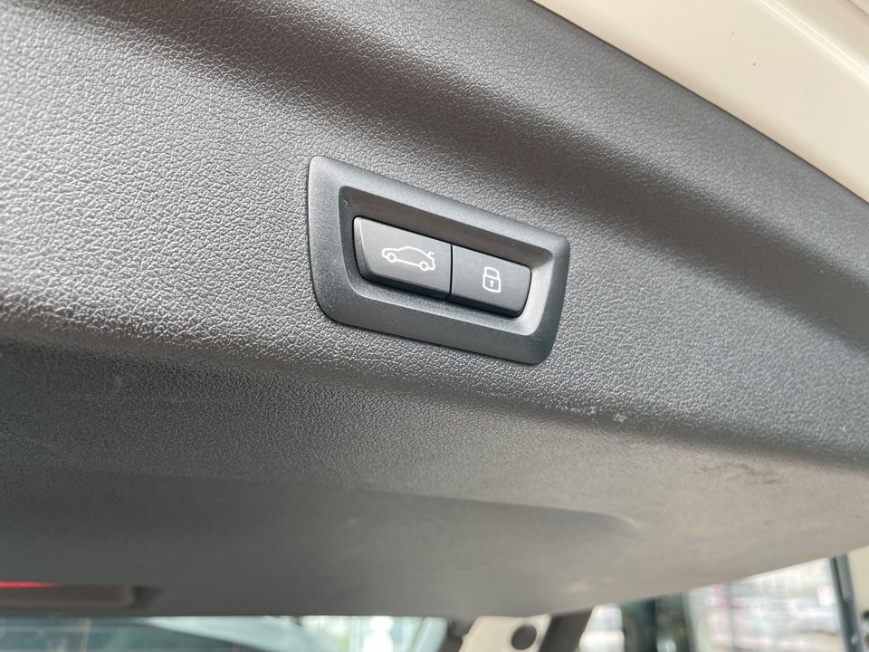 BMW iX1 eDrive20 X-Line 5d