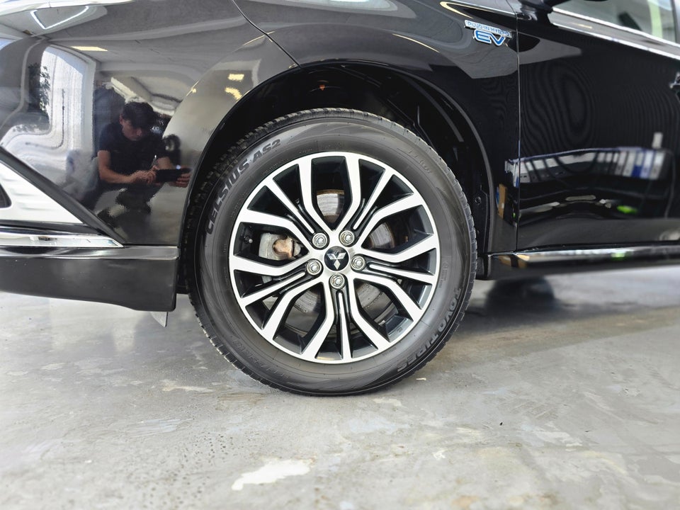 Mitsubishi Outlander 2,4 PHEV Intro Edition CVT 4WD 5d